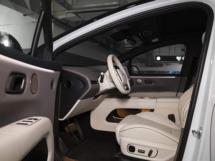 Фото 6 - LiXiang i6