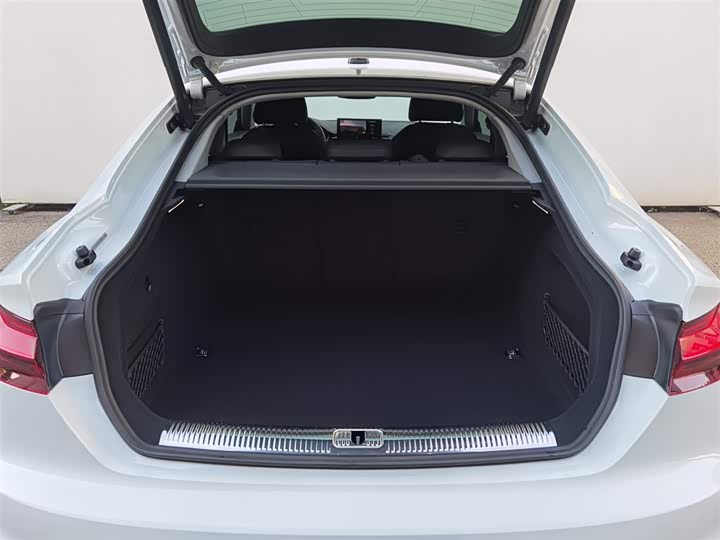 Фото 10 - Audi A5