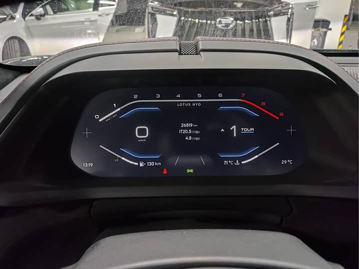 Фото 2 - Lotus Emira