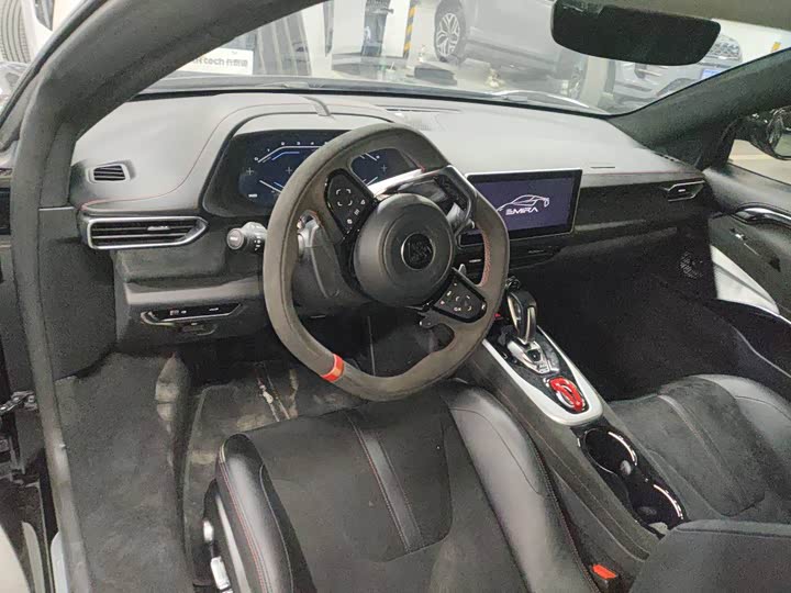 Фото 3 - Lotus Emira