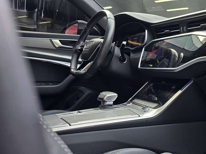 Фото 11 - Audi A6L