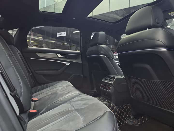 Фото 13 - Audi A6L