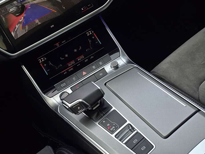 Фото 18 - Audi A6L