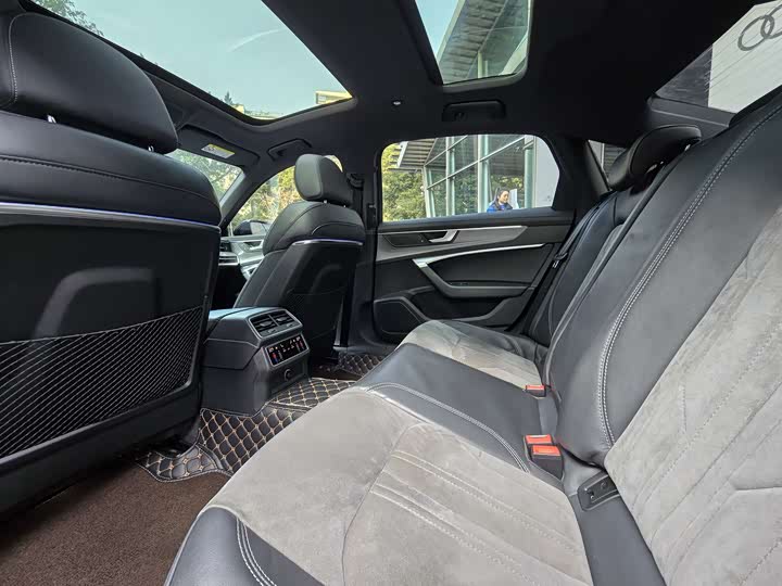 Фото 19 - Audi A6L