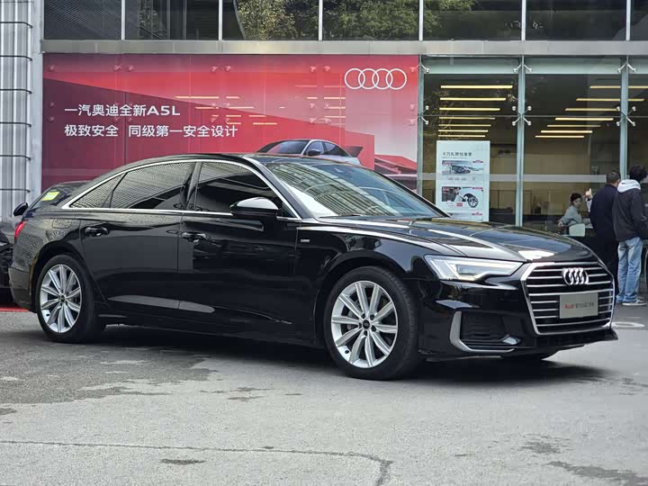 Фото 4 - Audi A6L