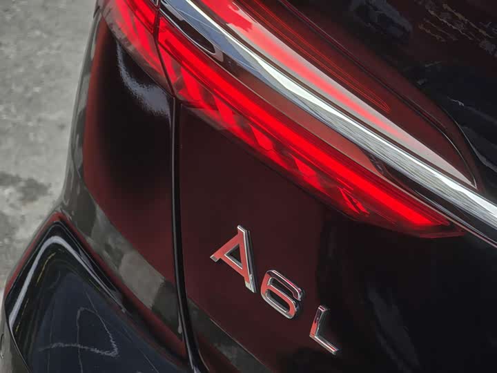 Фото 8 - Audi A6L