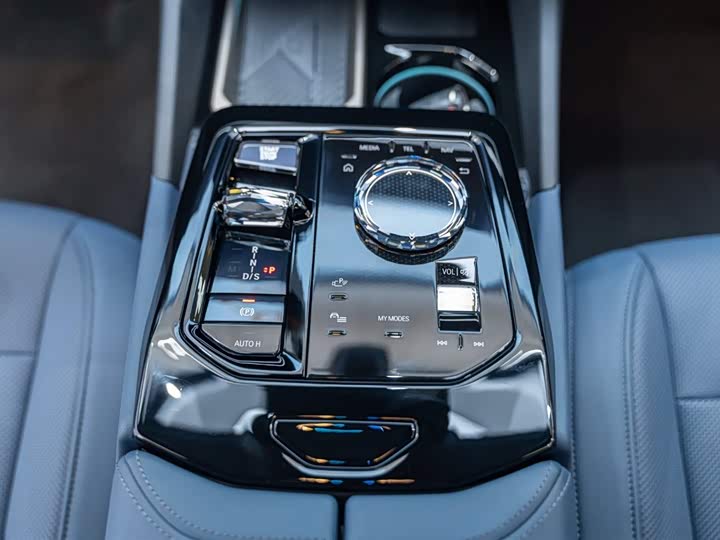 Фото 14 - BMW 5 Series