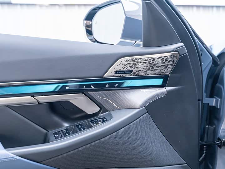 Фото 19 - BMW 5 Series