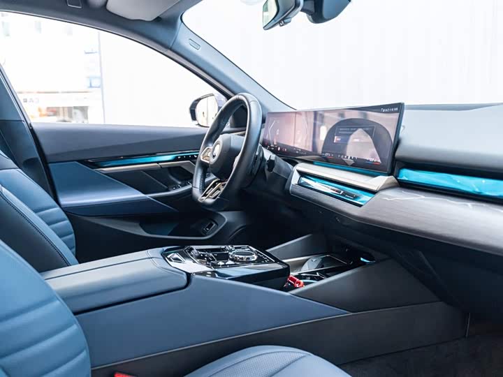 Фото 24 - BMW 5 Series