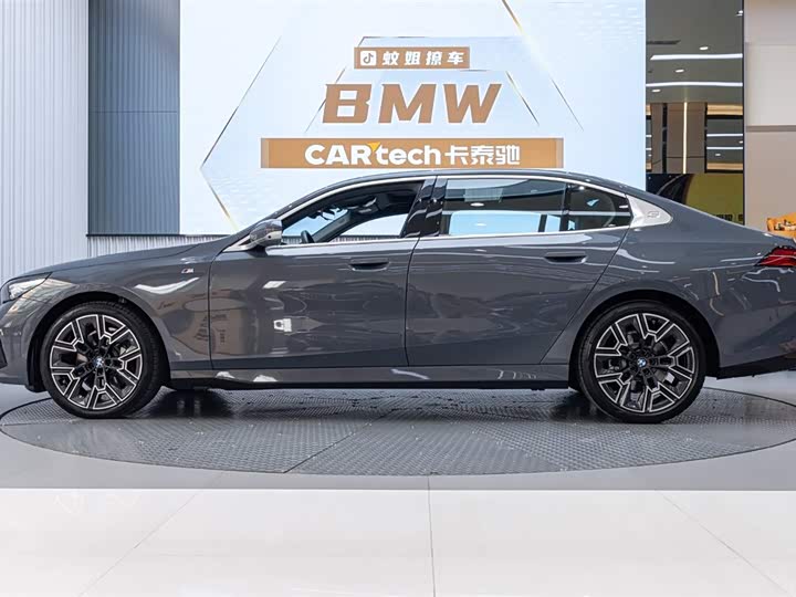 Фото 3 - BMW 5 Series