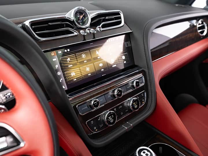 Фото 11 - Bentley Bentayga