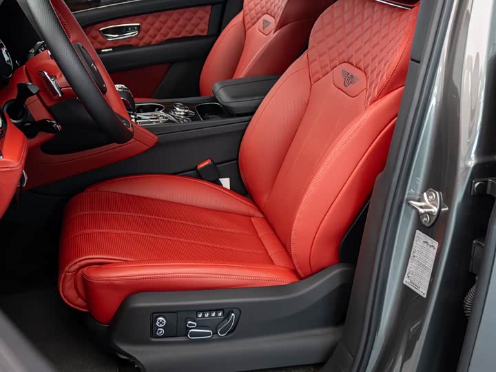 Фото 13 - Bentley Bentayga