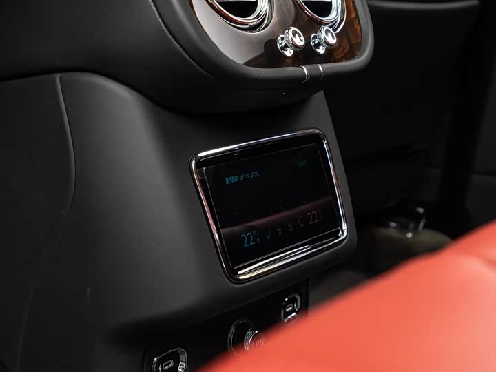 Фото 14 - Bentley Bentayga