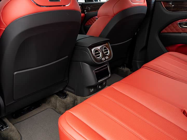 Фото 15 - Bentley Bentayga