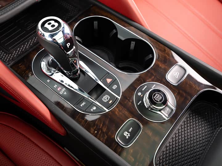 Фото 9 - Bentley Bentayga