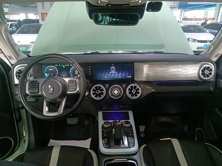 Фото 10 - Tank 300