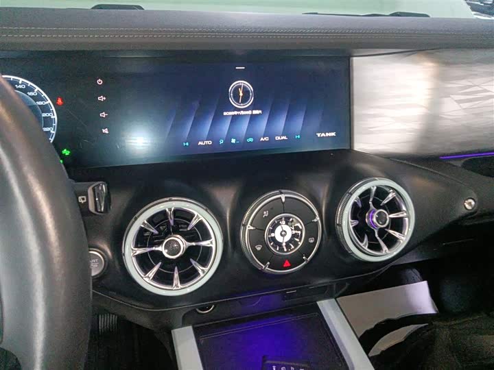 Фото 13 - Tank 300