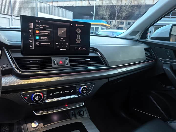 Фото 13 - Audi Q5L