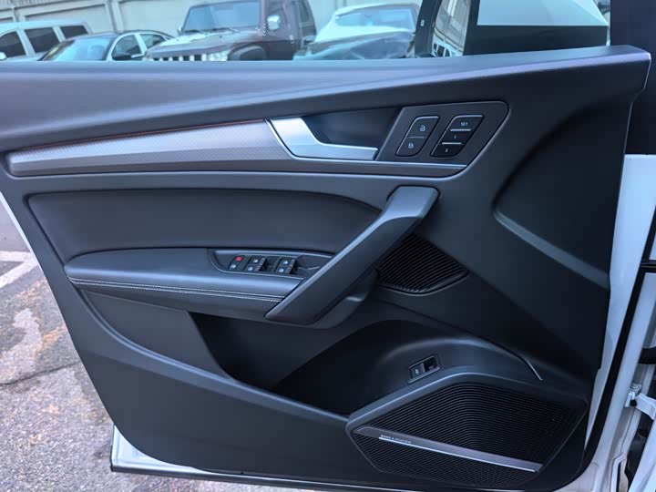 Фото 14 - Audi Q5L