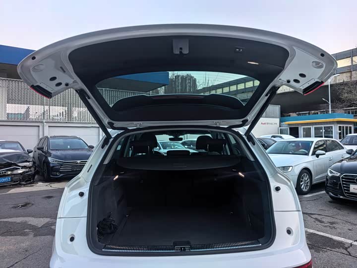 Фото 18 - Audi Q5L