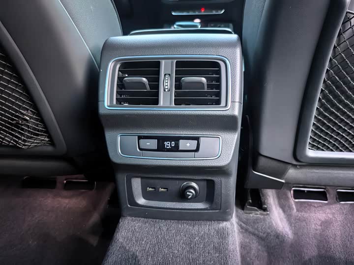 Фото 19 - Audi Q5L