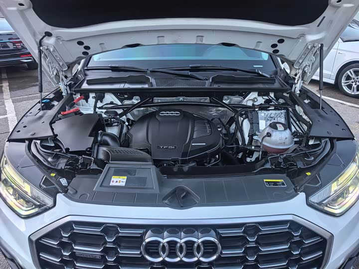 Фото 6 - Audi Q5L