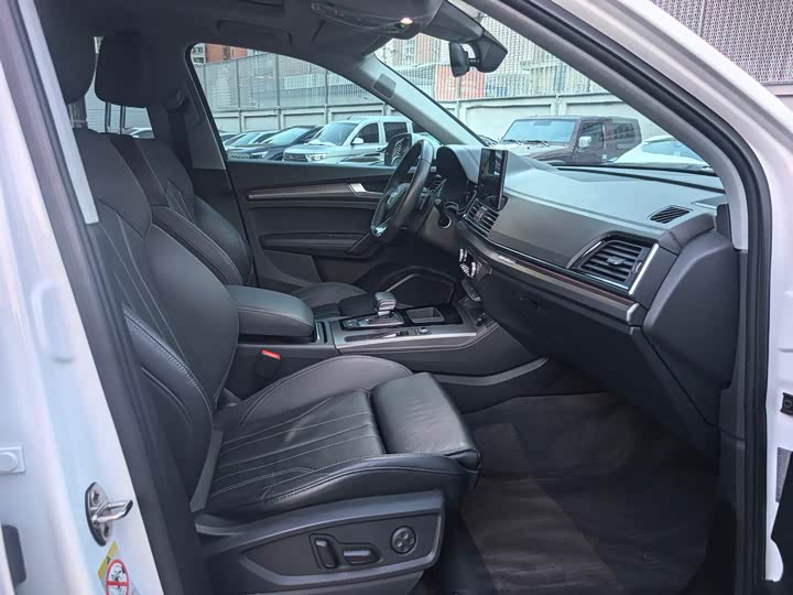 Фото 9 - Audi Q5L