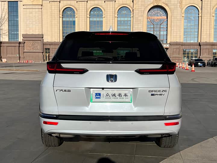 Фото 8 - Honda Breeze Hybrid