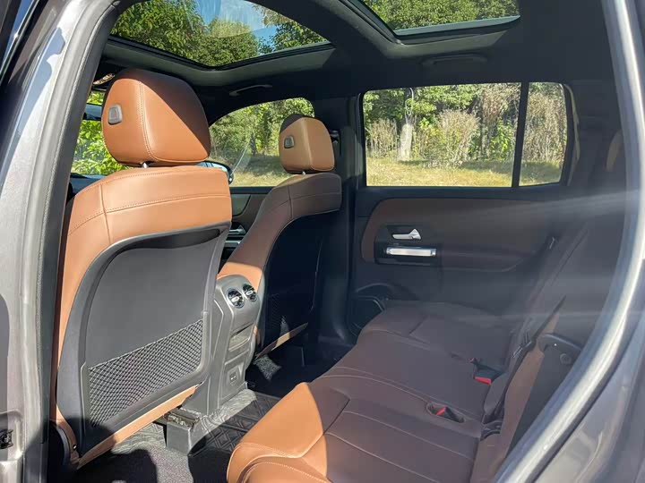 Фото 10 - Mercedes-Benz GLB-Class