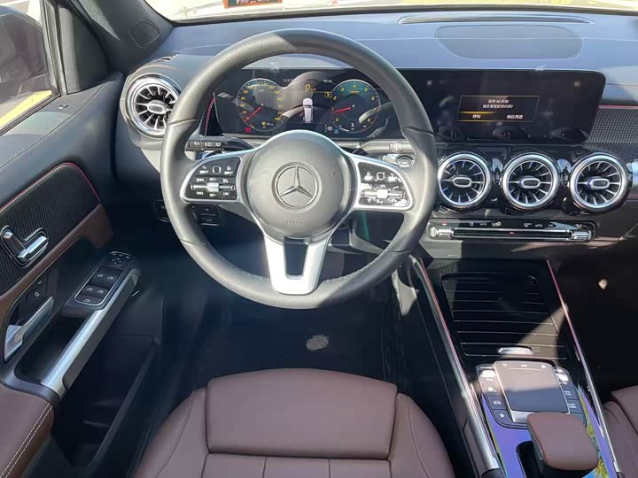 Фото 12 - Mercedes-Benz GLB-Class