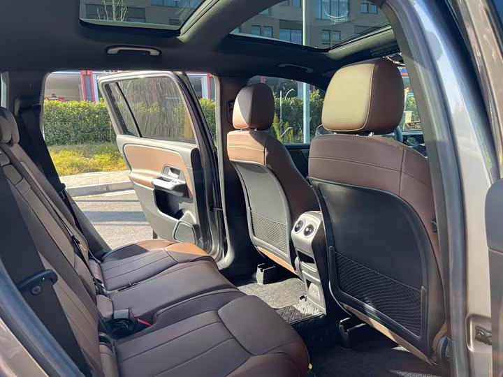 Фото 13 - Mercedes-Benz GLB-Class