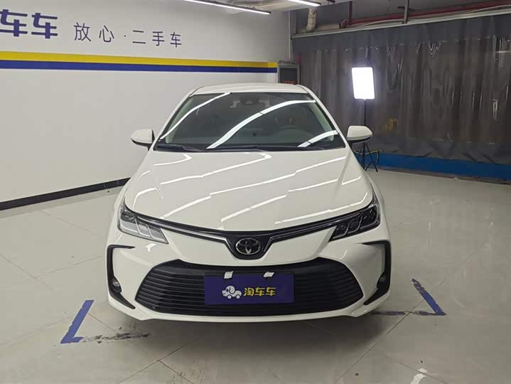 Фото 2 - Toyota Corolla