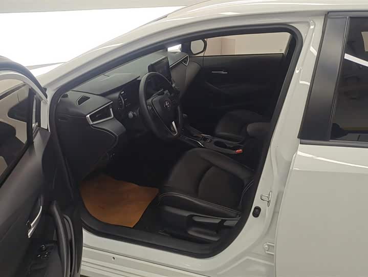 Фото 9 - Toyota Corolla