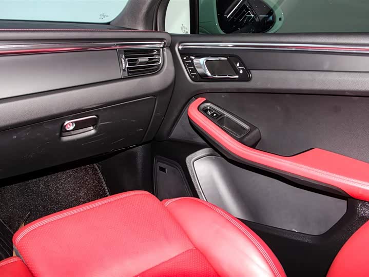 Фото 13 - Porsche Macan