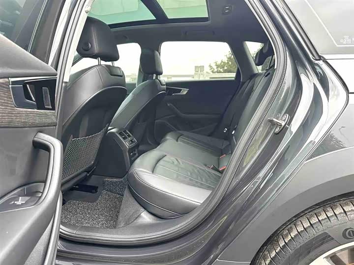 Фото 6 - Audi A4