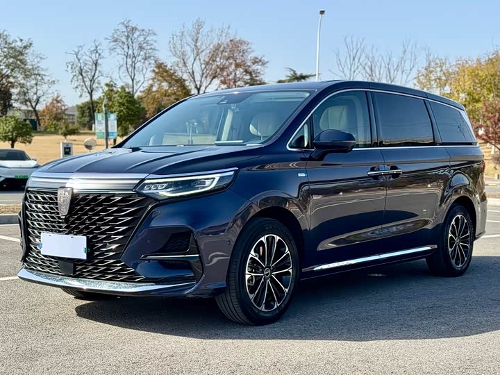 Фото 1 - Roewe iMax 8