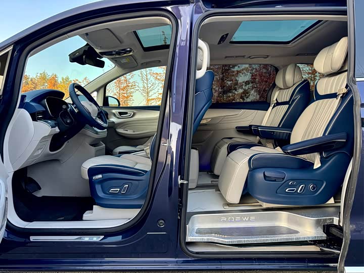 Фото 11 - Roewe iMax 8