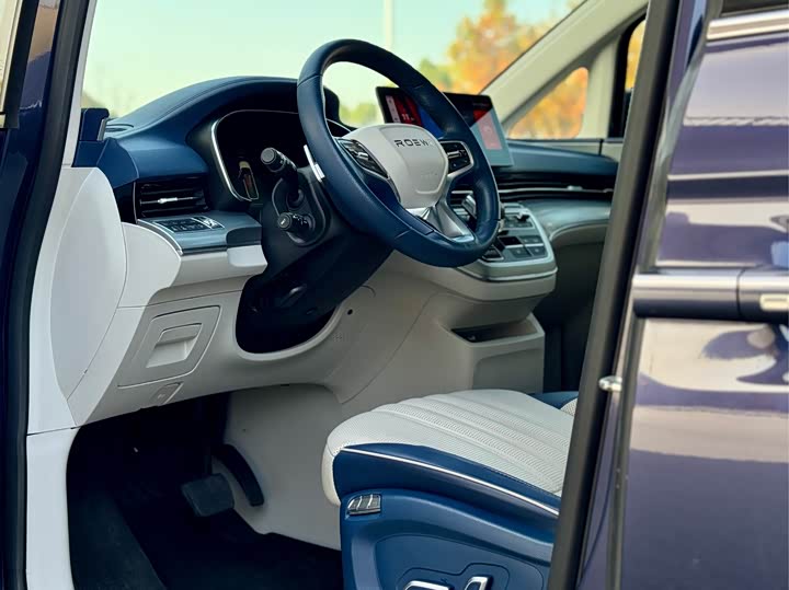 Фото 12 - Roewe iMax 8