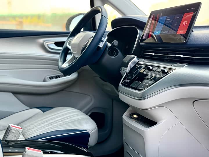 Фото 14 - Roewe iMax 8