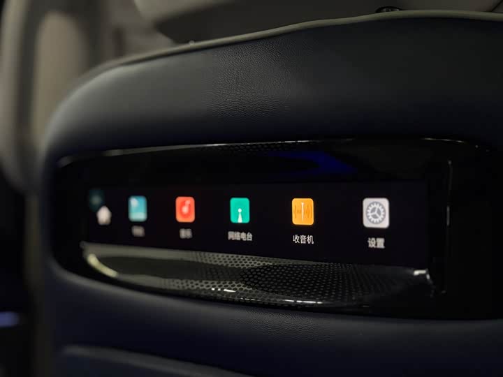 Фото 18 - Roewe iMax 8