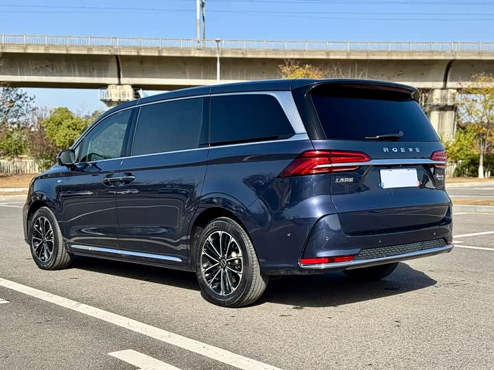 Фото 4 - Roewe iMax 8