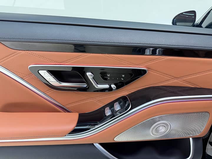 Фото 19 - Mercedes-Benz Maybach S-Class