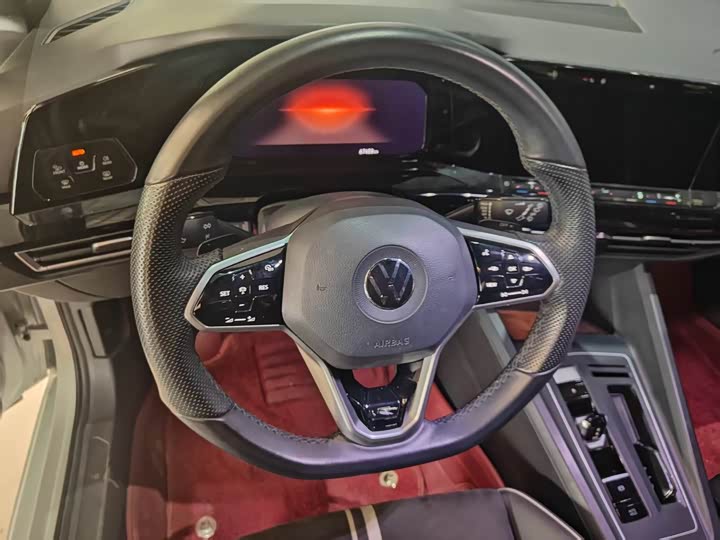 Фото 5 - Volkswagen Golf