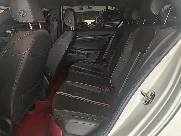 Фото 7 - Volkswagen Golf