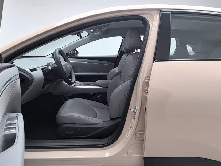 Фото 10 - XPeng Mona M03