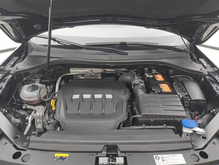 Фото 10 - Volkswagen Tiguan L Pro