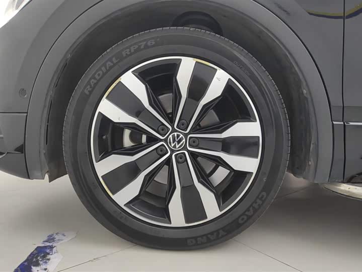 Фото 6 - Volkswagen Tiguan L Pro