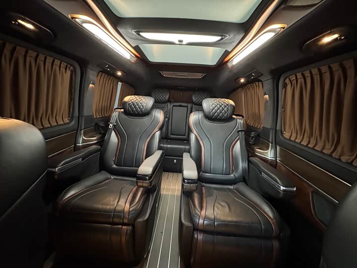 Фото 14 - Mercedes-Benz V-Class