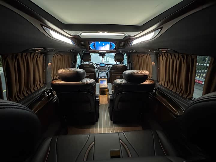 Фото 19 - Mercedes-Benz V-Class