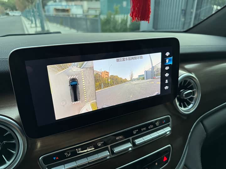 Фото 25 - Mercedes-Benz V-Class